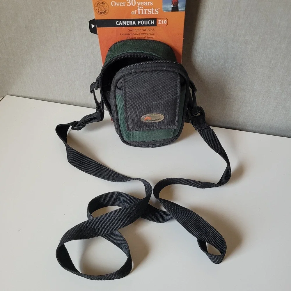 Lowepro Z10 Digital Camera Pouch Green/Black‎ Rugged Case Vintage Great Shape